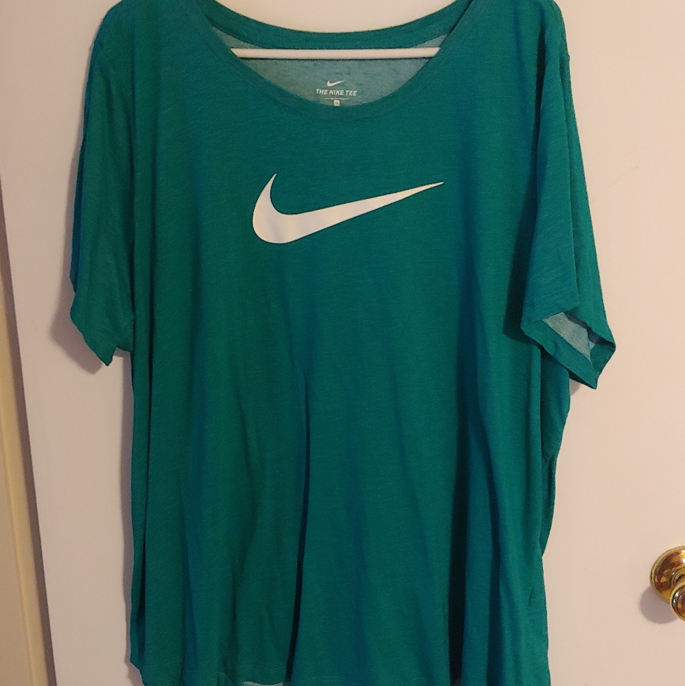 Plus Nike t-shirt